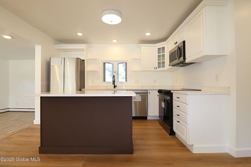 5th image of 1220 Hemlock Street