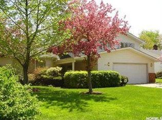 1913 Winchester Rd, Lyndhurst, OH 44124