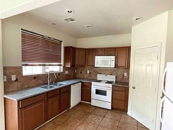 3rd image of 5445 Indian Cedar Dr