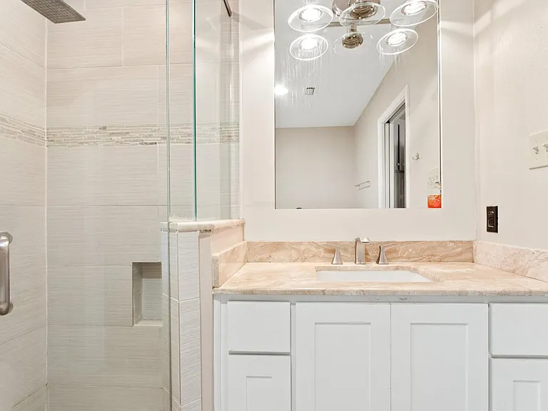 611 Field St — Photo 20