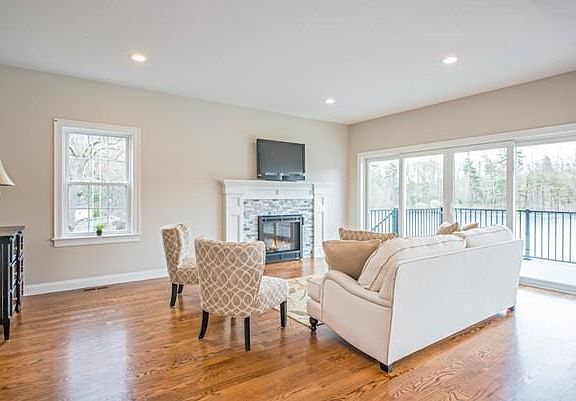 3rd image of 245 Lakeshore Dr