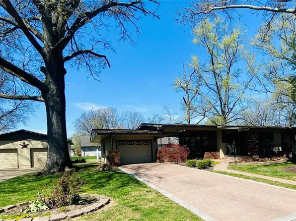 331 S Wood St, Nashville, IL 62263