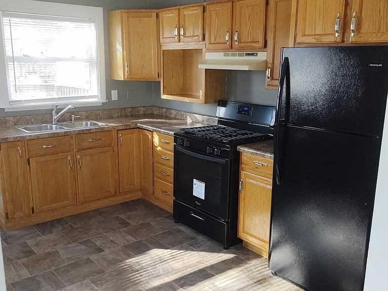 720 Gladys St — Photo 4