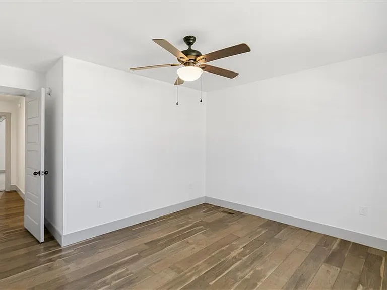 718 W Maple St — Photo 16