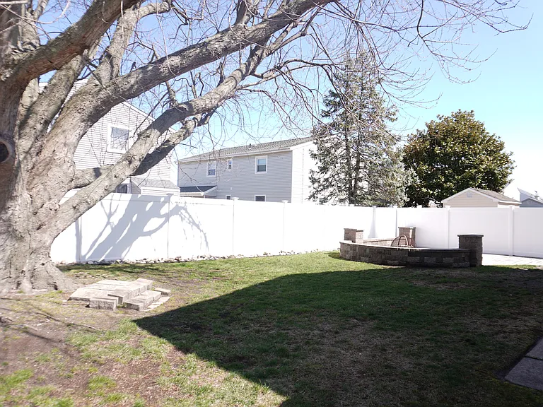 453 Berkshire Dr — Photo 21