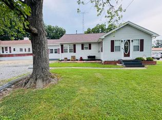 812 Stewart St, Carmi, IL 62821