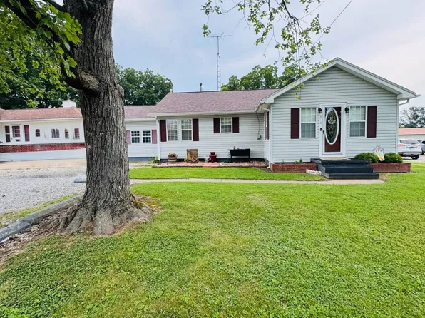812 Stewart St, Carmi, IL 62821