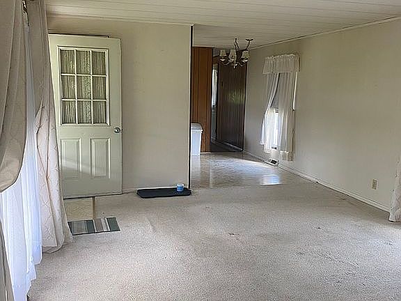 5th image of 98 Park Dr