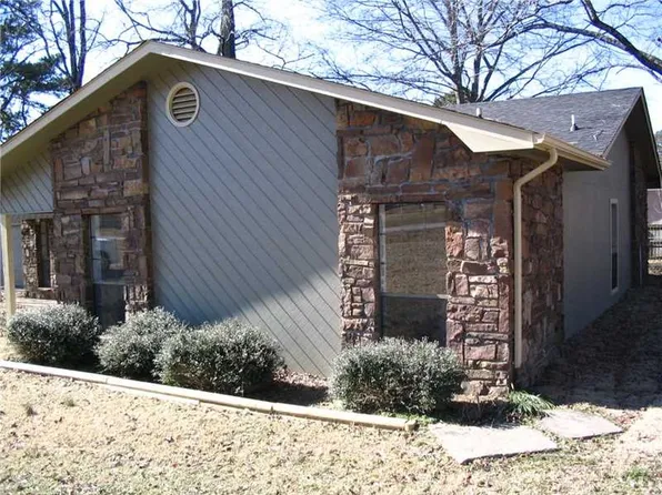 709 N 14th St, Ozark, AR 72949