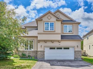 904 Nettleship Ct, Ottawa, ON K2T 0E9