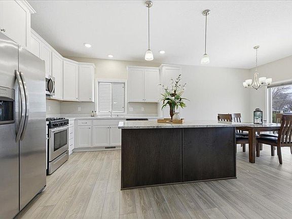 3rd image of 6050 Iris Ln