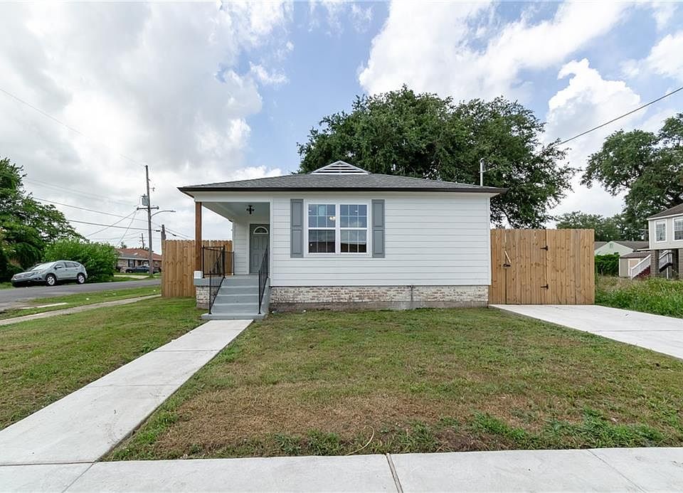 1st image of 2545 Robert E Lee Blvd