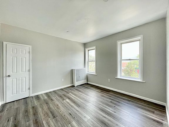 5th image of 3139 Kennedy Blvd #404