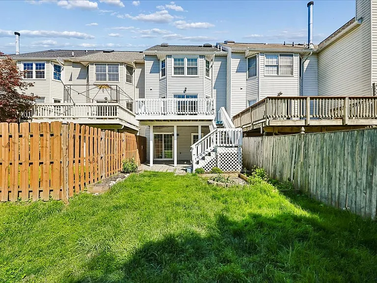 6630 Commodore Ct — Photo 34