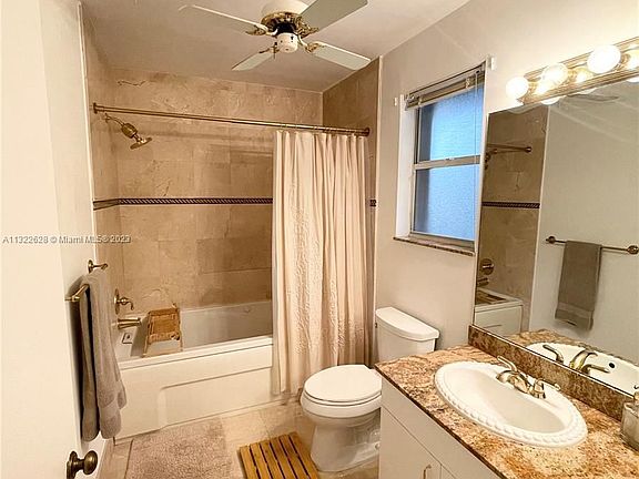 5th image of 1117 W Lakes Dr