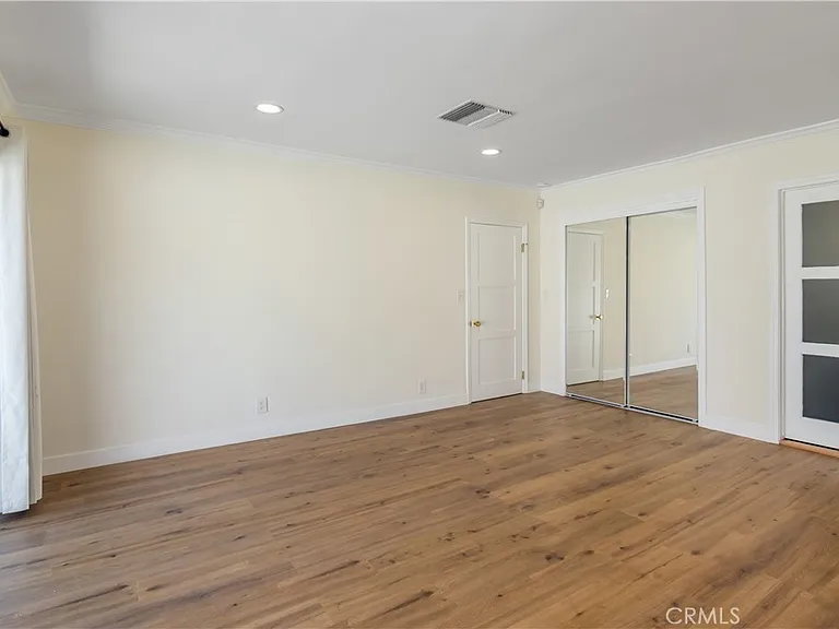 1094 S Plymouth Blvd — Photo 19
