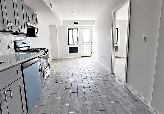 2nd image of 25-28 Broadway #3CC