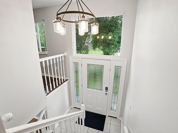 4th image of 1071 Clubhouse Dr