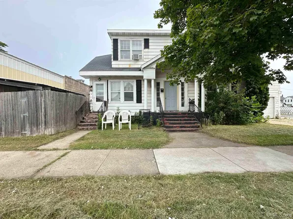 1112 1st Ave N, Escanaba, MI 49829