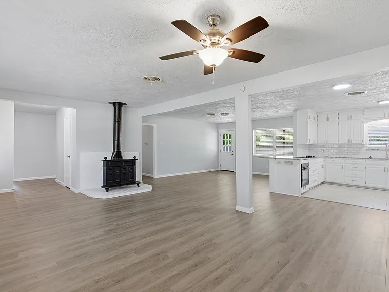 2120 Nottingham Blvd — Photo 2
