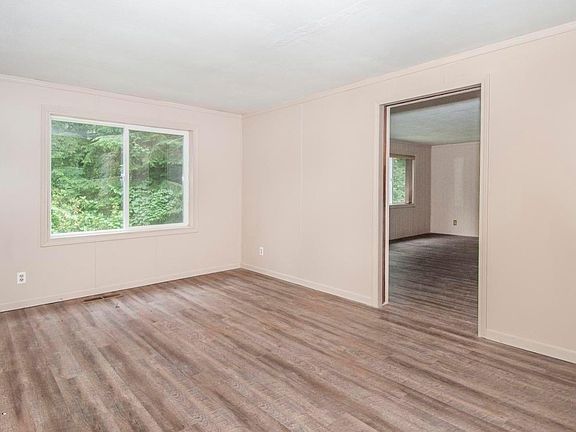 5th image of 612 N Deerlane Dr