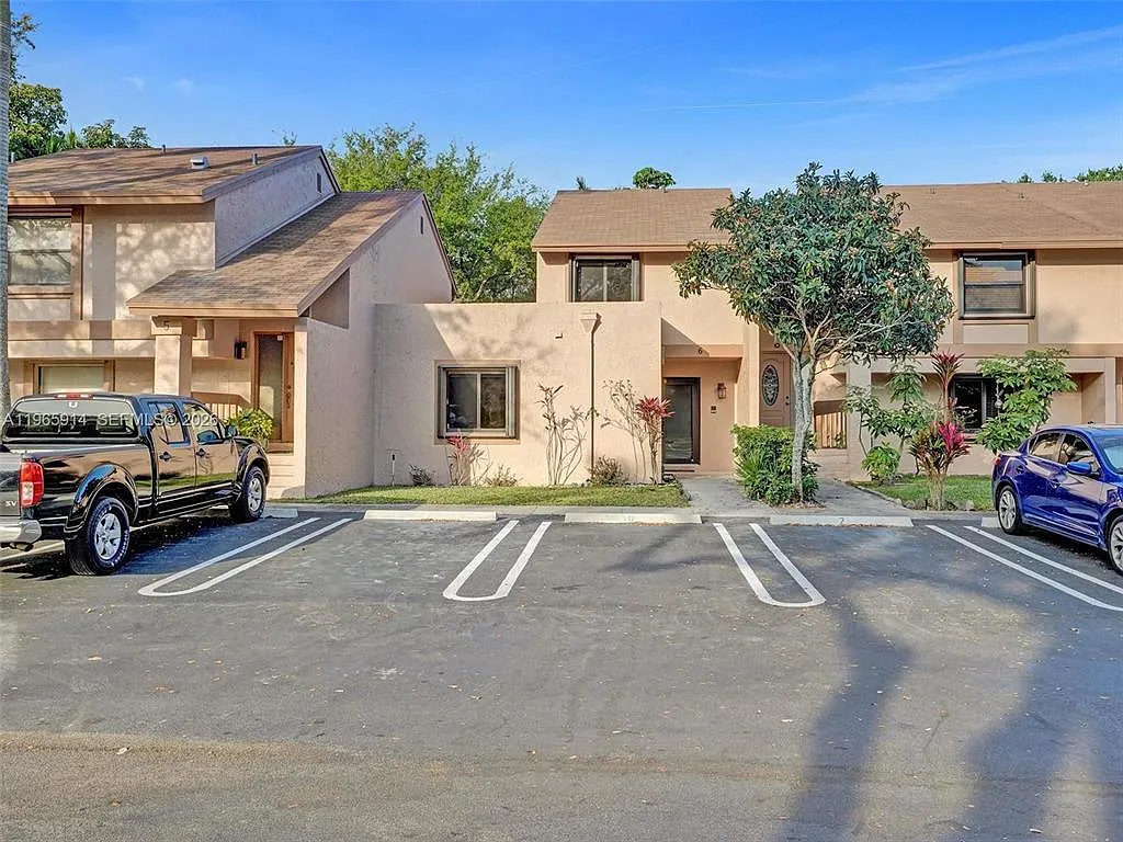 3 bed, 2.0 bath, 1324 sqft, $3,750 — Photo 4
