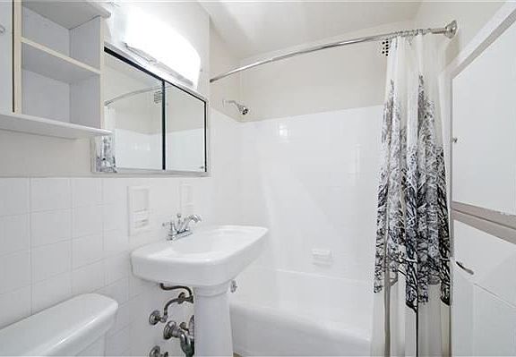 4th image of 5700 Arlington Ave APT 8A