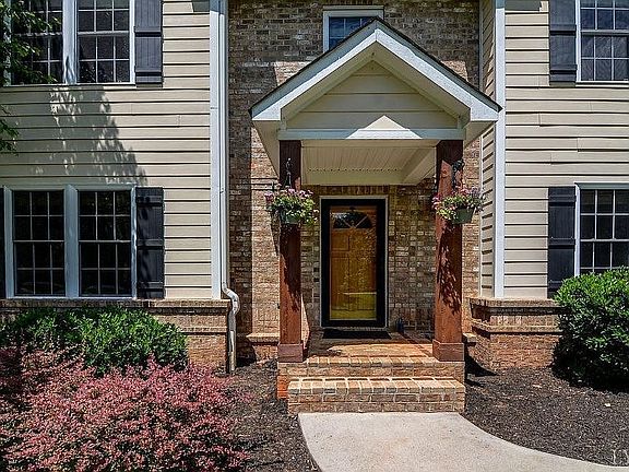 2nd image of 1090 Eyrie View Dr