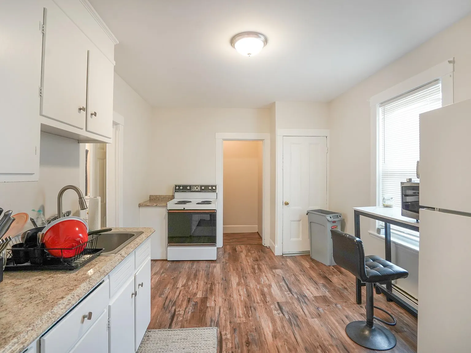 3 bed, 1430 sqft, $3,000 — Photo 2