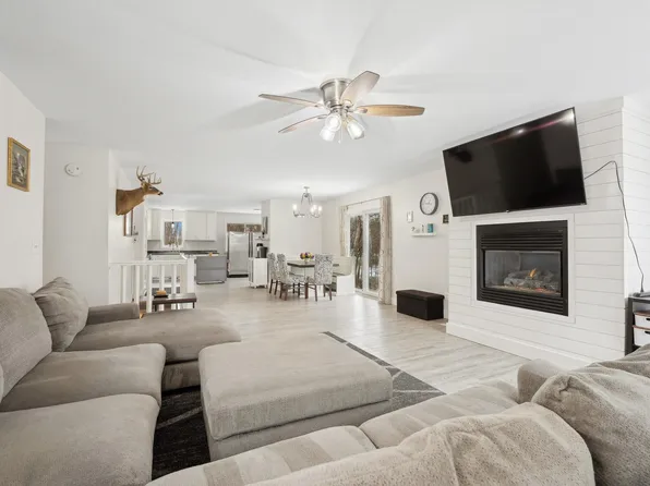 14129 263rd St, Lindstrom, MN 55045