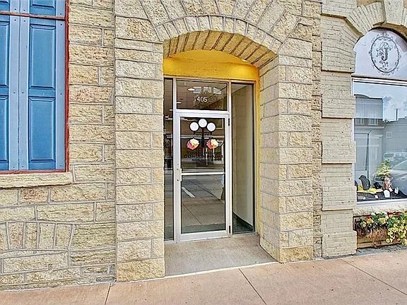 2nd image of 405 Main St APT 307