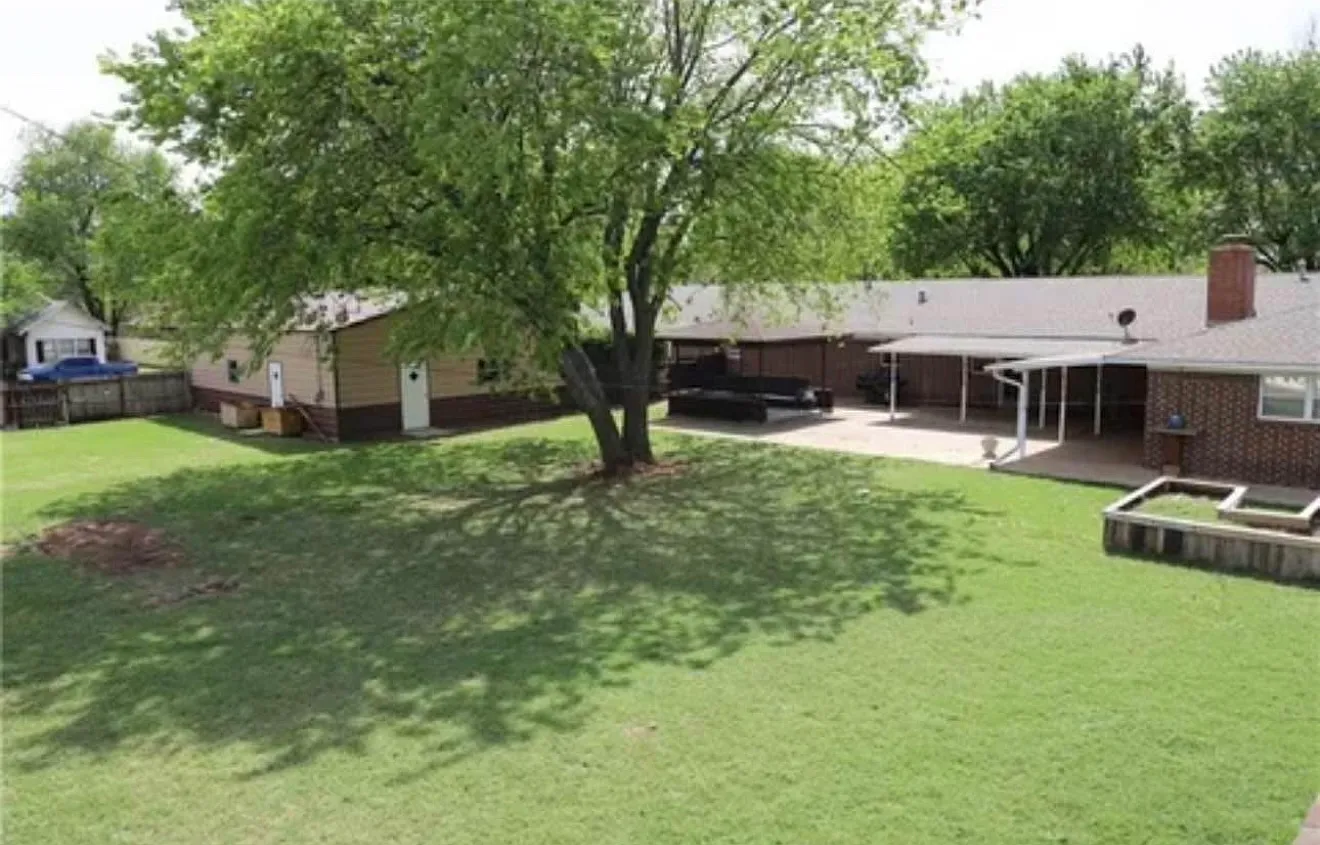 5 bed, 3440 sqft, $2,000 — Photo 1