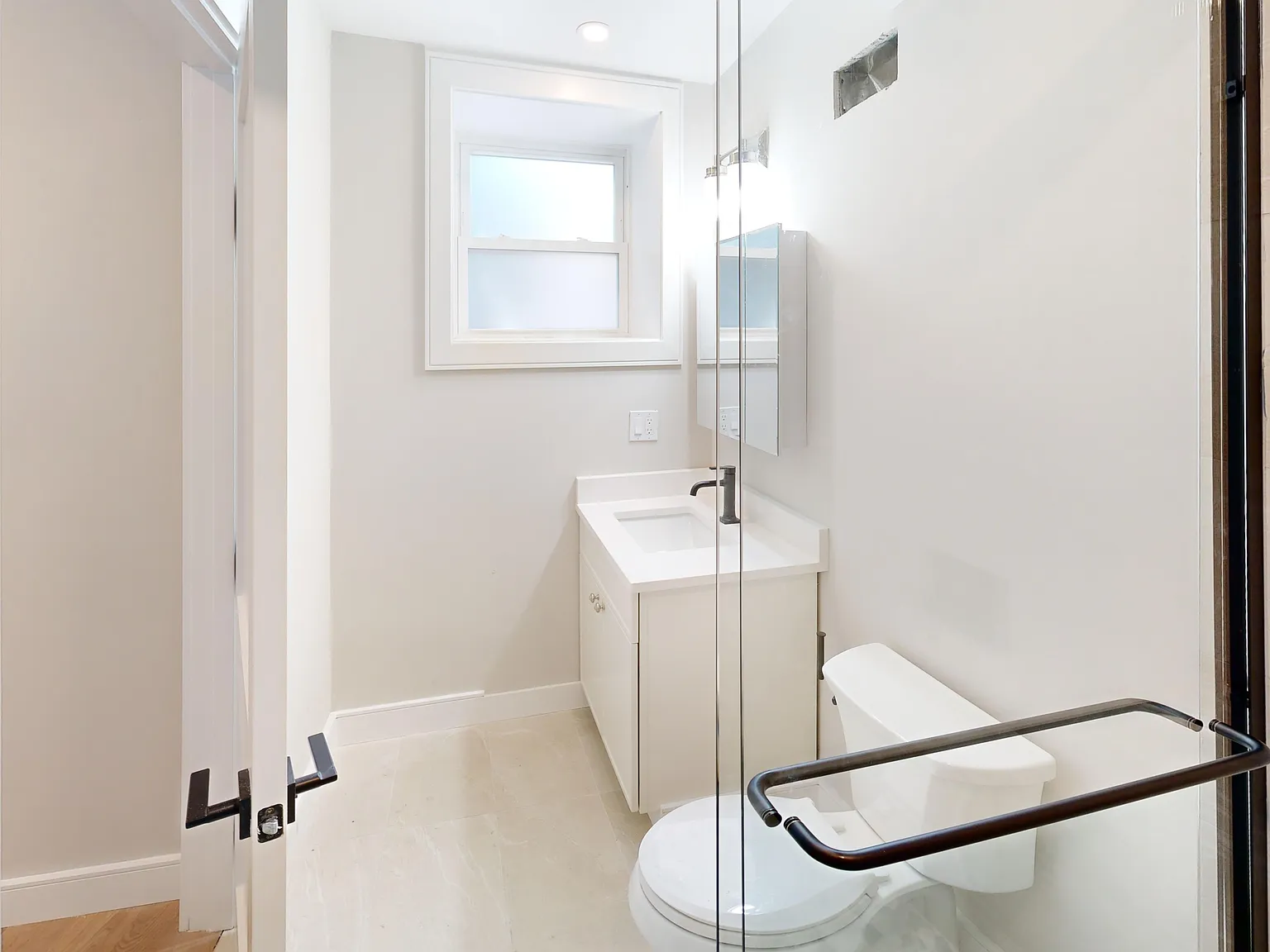 4 bed, 1200 sqft, $5,150 — Photo 3