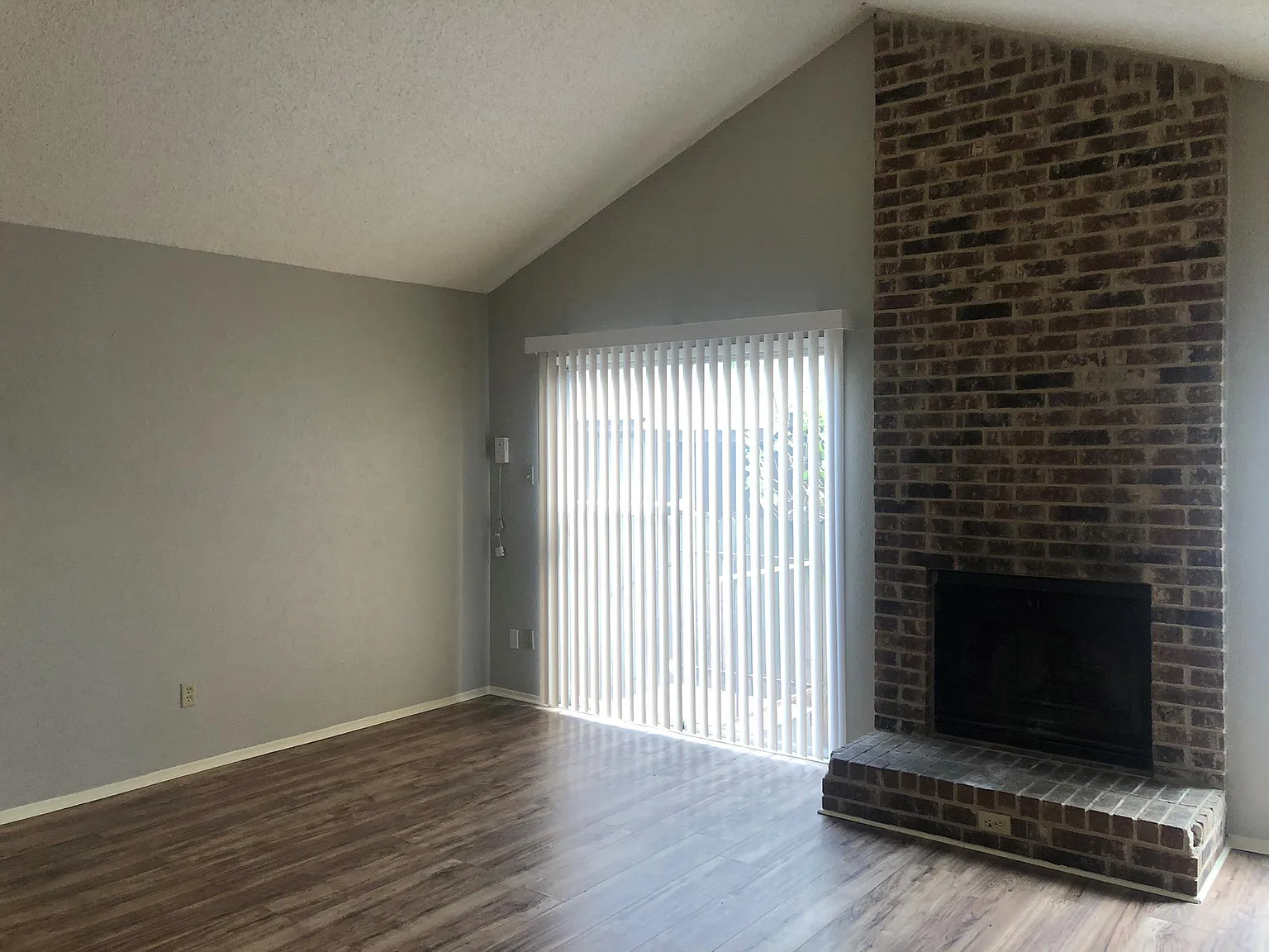 2 bed, 2.0 bath, 984 sqft, $1,475 — Photo 2