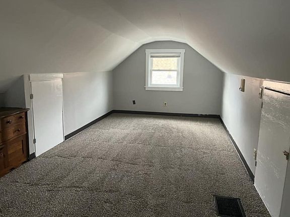 5th image of 468 W Sharon Rd