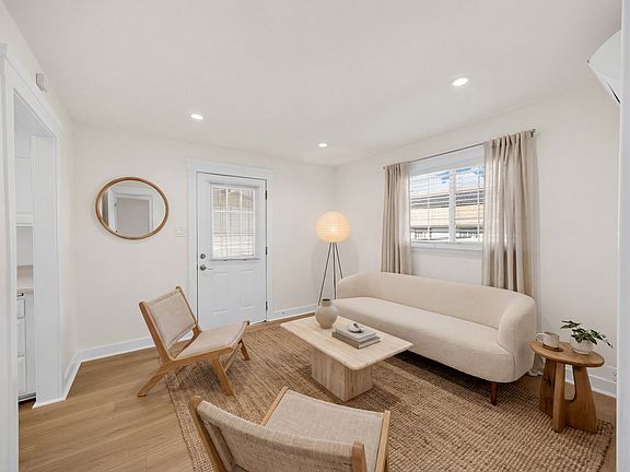2nd image of 6190 1/2 Mesa Ave