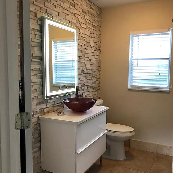 2226 Westbourne Dr — Photo 29