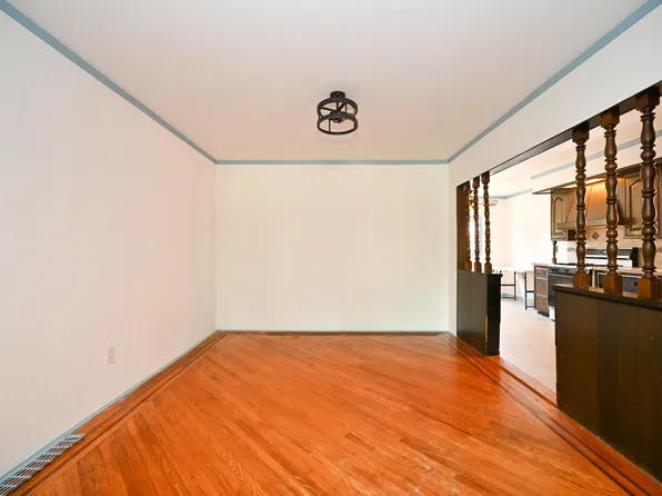 1726 East 52nd Street image 3 of 31