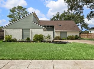 2218 Green Tee Dr, Pearland, TX 77581
