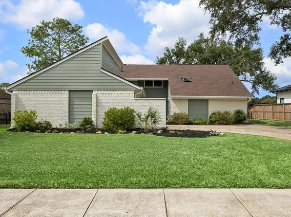 2218 Green Tee Dr, Pearland, TX 77581