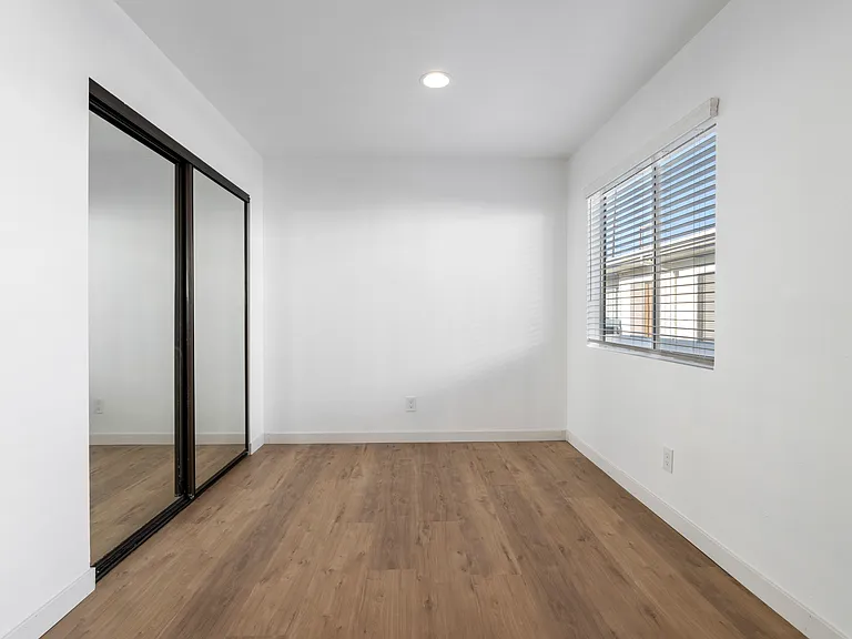 13046 Moorpark St #204 — Photo 6