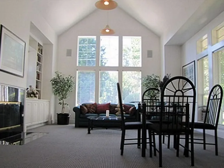 800 NE Roberts Ave — Photo 5