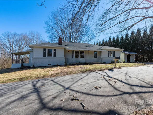 38 Wallace St, Franklin, NC 28734