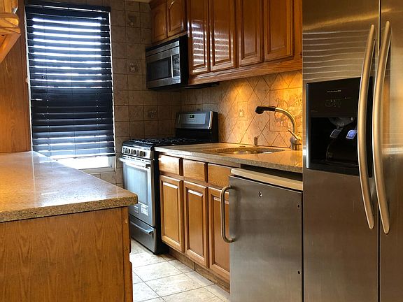 3rd image of 3767 Olinville Ave #2-0