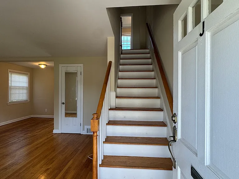 1164 Whitney Ave #J — Photo 5