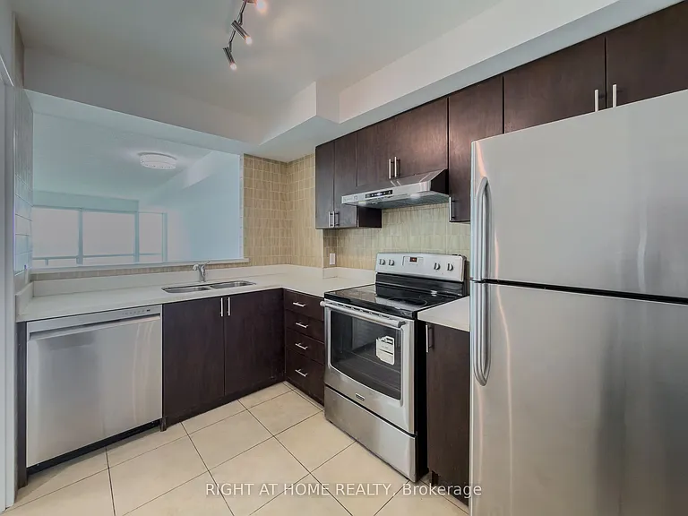 8 Lee Centre Dr #1008 — Photo 8