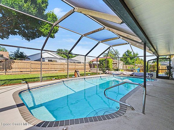 2nd image of 4855 Winchester Dr