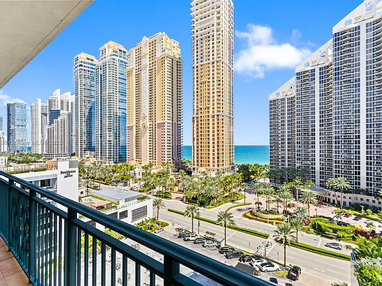 17555 Atlantic Blvd #Penthouse 7 — Photo 14