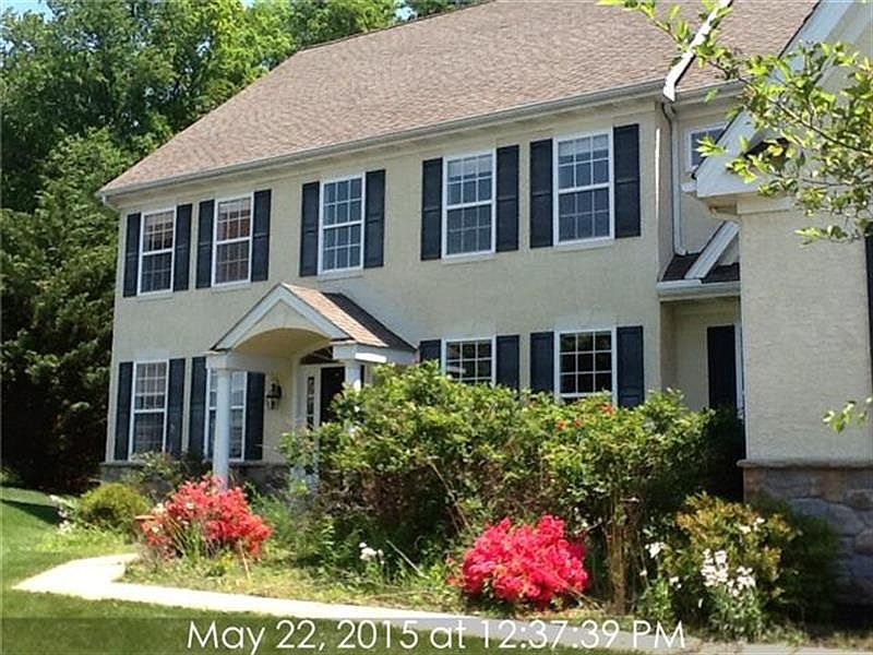 1st image of 104 Pin Oak Dr