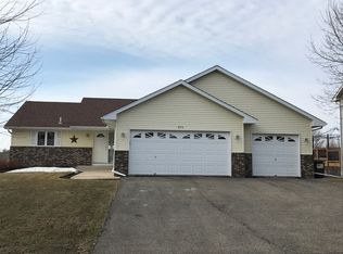 875 Sparrow Rd, Waconia, MN 55387